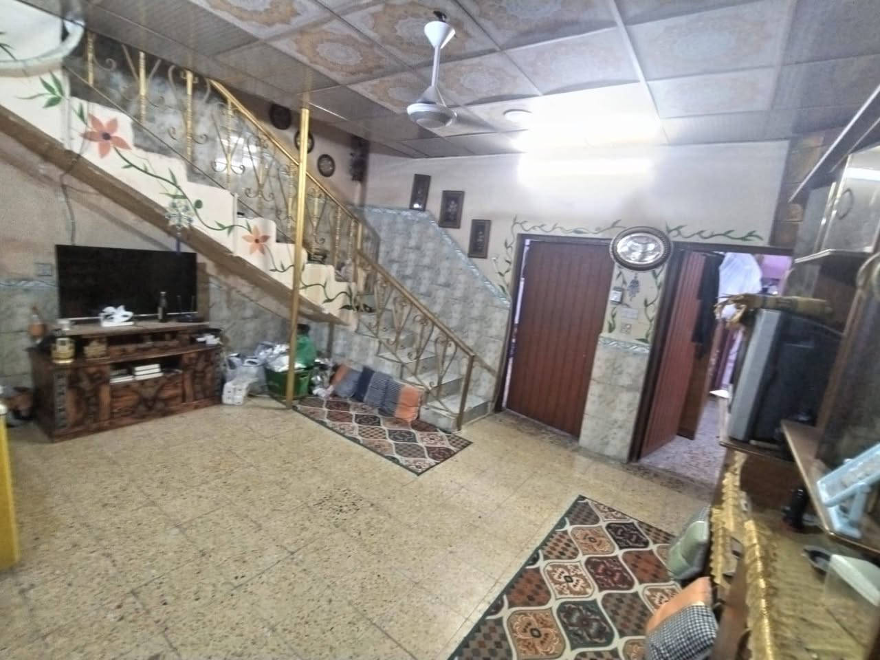 السلام عليكم
بيت طابو صرف للبيع مساحة ١٥٠م بحي الشرطه 
غرفتين وصاله ومطبخ وبراني وصحيات داخليه وخارجيه
بناء قديم عكادة 
السعر  100 مليون 
***********
