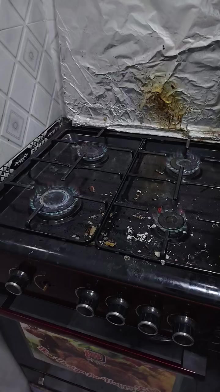 سلام عليكم طباخ جديد جدا استخدام شهرين فقط. توركان. تركي ٤ شماعت نار زركة. فرن فوك وجوه شغال.. ب 190 الف.. للاستفسار. ***********
