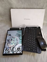 ايباد • شاشة لمس • واقف