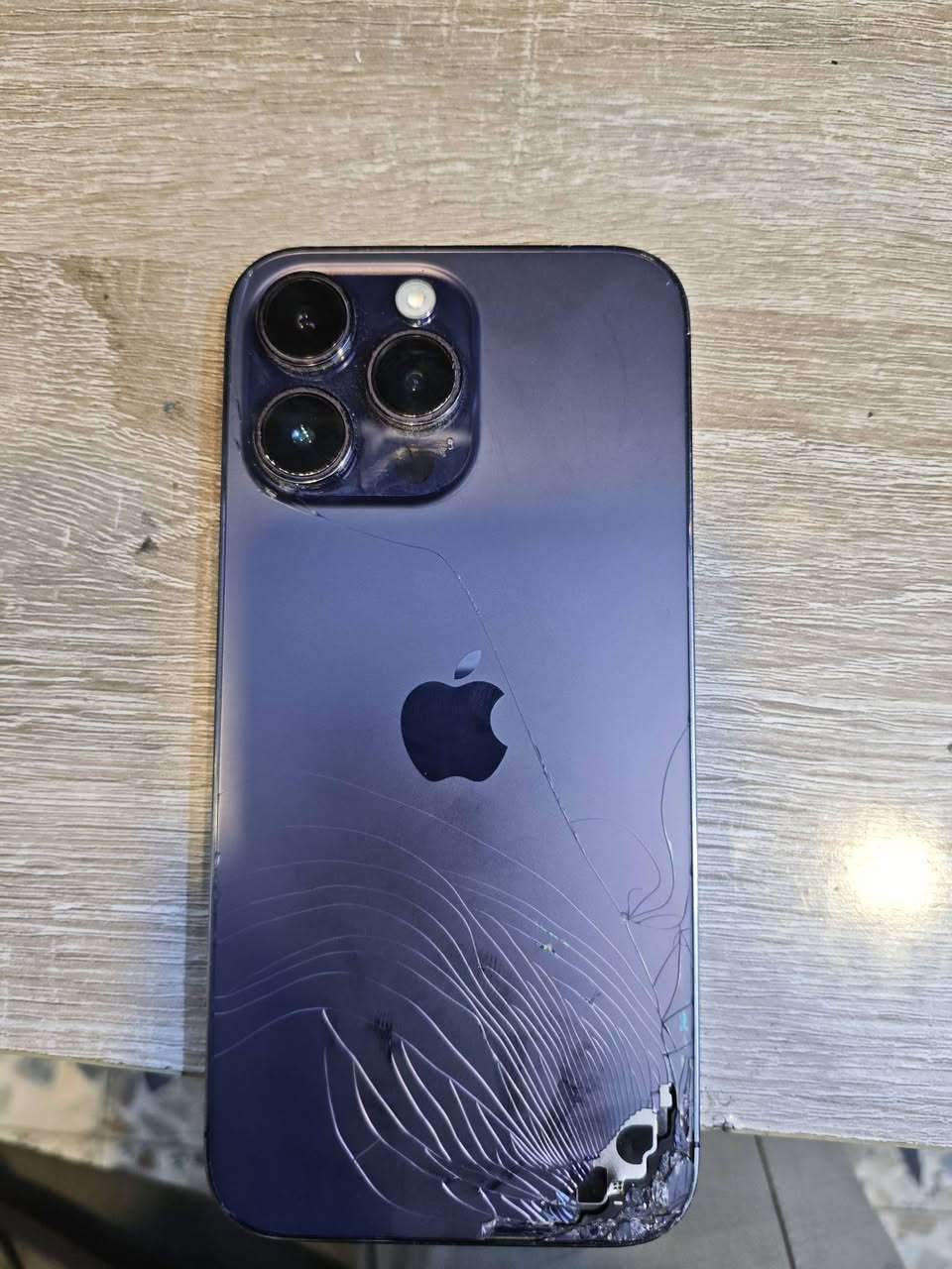 سلام عليكم ايفون 14 برو ماكس 256 بطاريه 85 جهاز مكفول ما مفتوح بس الضهر مكسور سعره 650 بي مجال حك الجيه عنواني بغداد مدينه الصدر ***********
