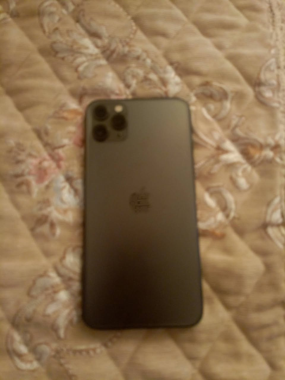 سلام عليكم ايفون 11 برو ماكس جهاز مكفوك  بس سماعه بدل  وين متريد افحص  مكان حي العامل بغداد سعر 350 بي مجال قليل  *********** واتساب
