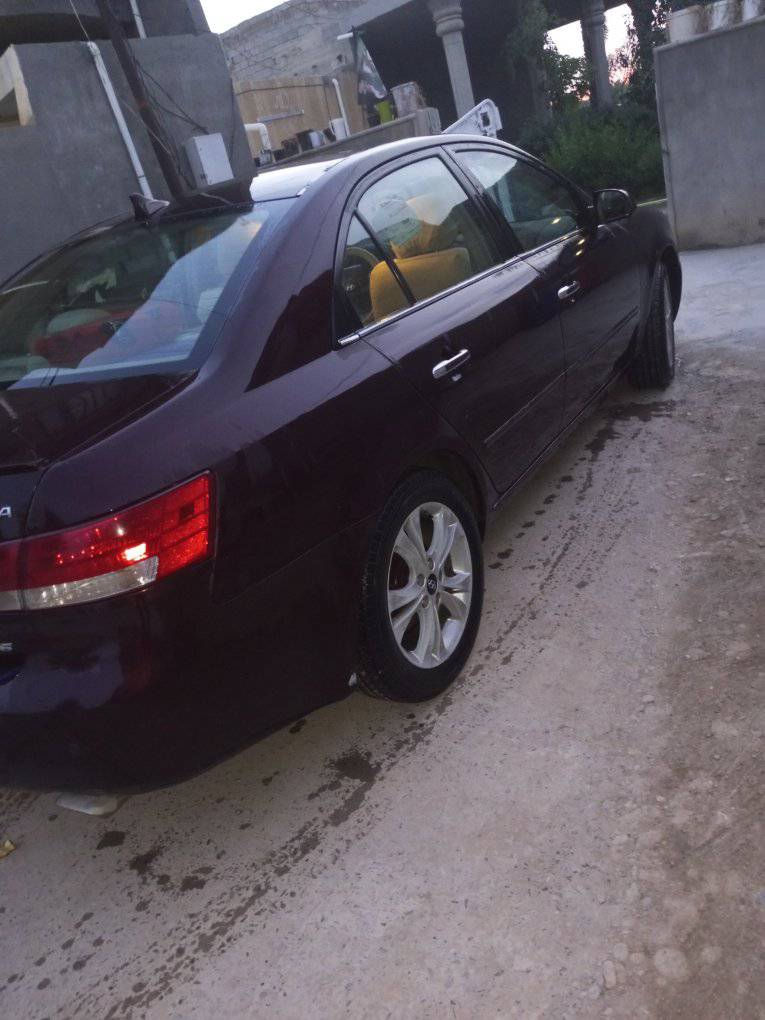 سلام عليكم سوناتا للبيع موديل 2006 وارد امريكي ضرر جاملوغ امامي السياره خير من الله كير او محرك مكفولات السياره حلوه السعر 85 الشراي يتفضل هاذه رقمي ***********
