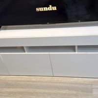 ميز تلفزيون • أثاث منزلي • خزانة تلفزيون