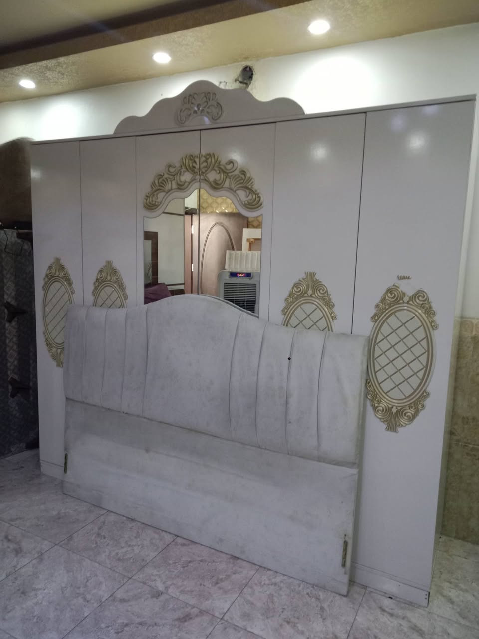 غرفه نوم للبيع 6 قطع مع شد ونقل ودوشك سعر 450 للتواصل ***********
