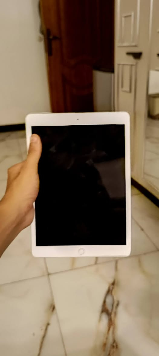 أيباد 8 امريكي اصلي
بي مشكله وحده اللي هيه الفلاته مال شحن عاطله يعني الجهاز مياخذ شحن وطفه وخلص شحن وطفه بعد ماشغلته أبيعه بدون ملحقات ايباد نضيف وخالي من أي تبديل قطع داخليه مكاني ناصريه مركز *********** السعر 70 متوفر واتساب للأستفسار
