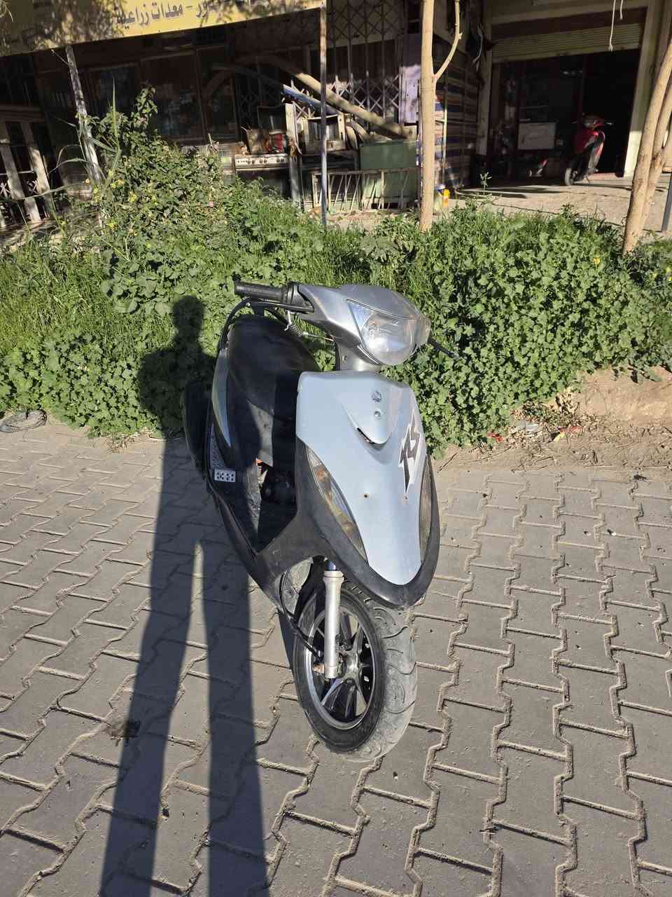 السلام عليكم دراجة ماكس عدلة كامله مابيها نقص شلعه فول كلجات رياضي كهربائيات كله شغاله للبيع او لمراوس سعر ٥٠٠ وبيها مجال مكاني ديالى تقاطع قدس ***********
