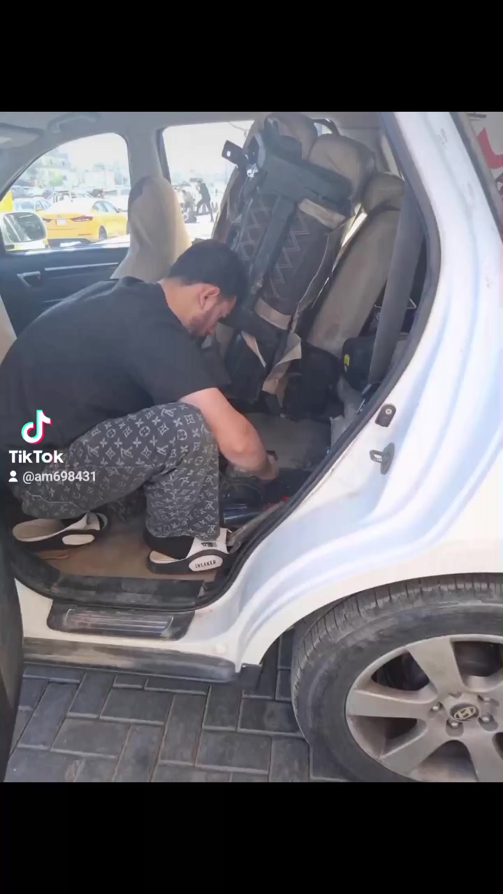 كهربائي وفيتر سيارات متنقل فحص جميع أنواع السيارات وبرمجه العقول بأحدث الاجهزه عليكم الاتصال بنا 24 ساعه متواجد ***********
