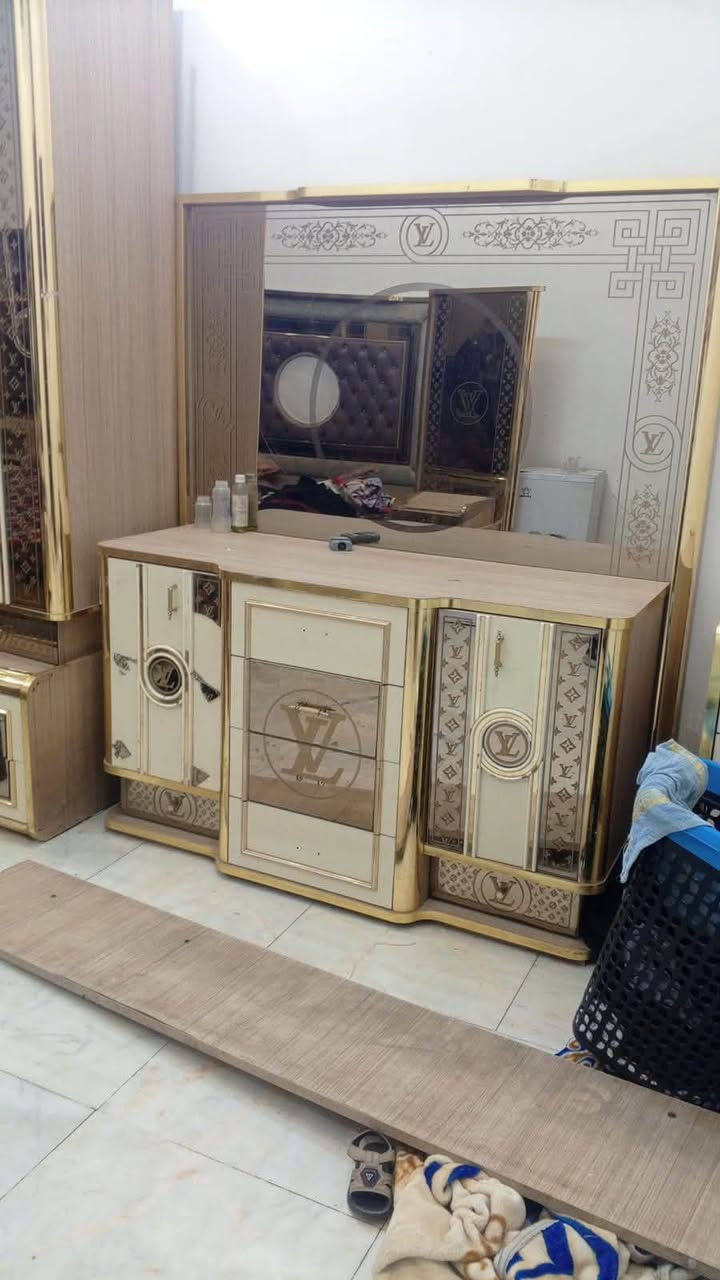 غرفه نوم للبيع نظيفه اب 500 الف وبيهه مجال ***********
