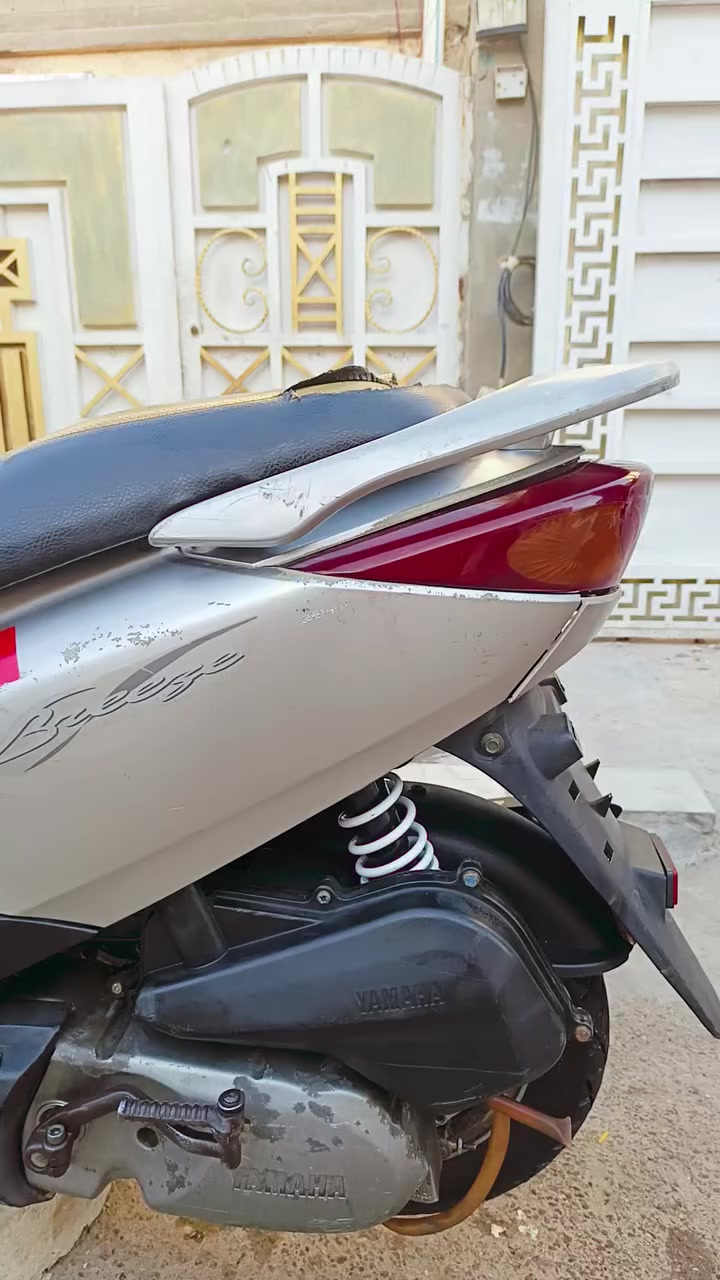 سلام عليكم دراجة بريز دراجة وكالة دراجة رمبة كهرباءيات كلهة شغالة سلف وهندر مكينة على وضع الوكالة مملعوب بيهة دراجة حولة ونضيفة نقص بس استاند تعليك وليط مال كفر الفوك البجم طاكات هاهية الباقي كلة كامل وشغال دراجة الله شاهد حلوة ونضيفة 
الرقم. ***********
السعر.  650 وشوفك بيهة انشالله
