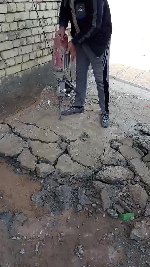 السلام عليكم كادر عمال تصعيد كافة مواد البناء على الضهر رمل طابوك تصعيد سيراميك اشتايكر كاشي فرمستون تكشير حيطان تفليش صب ابيوت تدخيل سبيس وحدل نقل اثاث البيت تصعيد اتراب السطح وحدل تشميع بتلو مساوه تطليع أنقاض قلع تراب قلع كاشي نعمل بنسب لأسعار نعمل ليلاً ونهاراً شرط شغل درجه اولى خابرني وبخدمتك ***********
