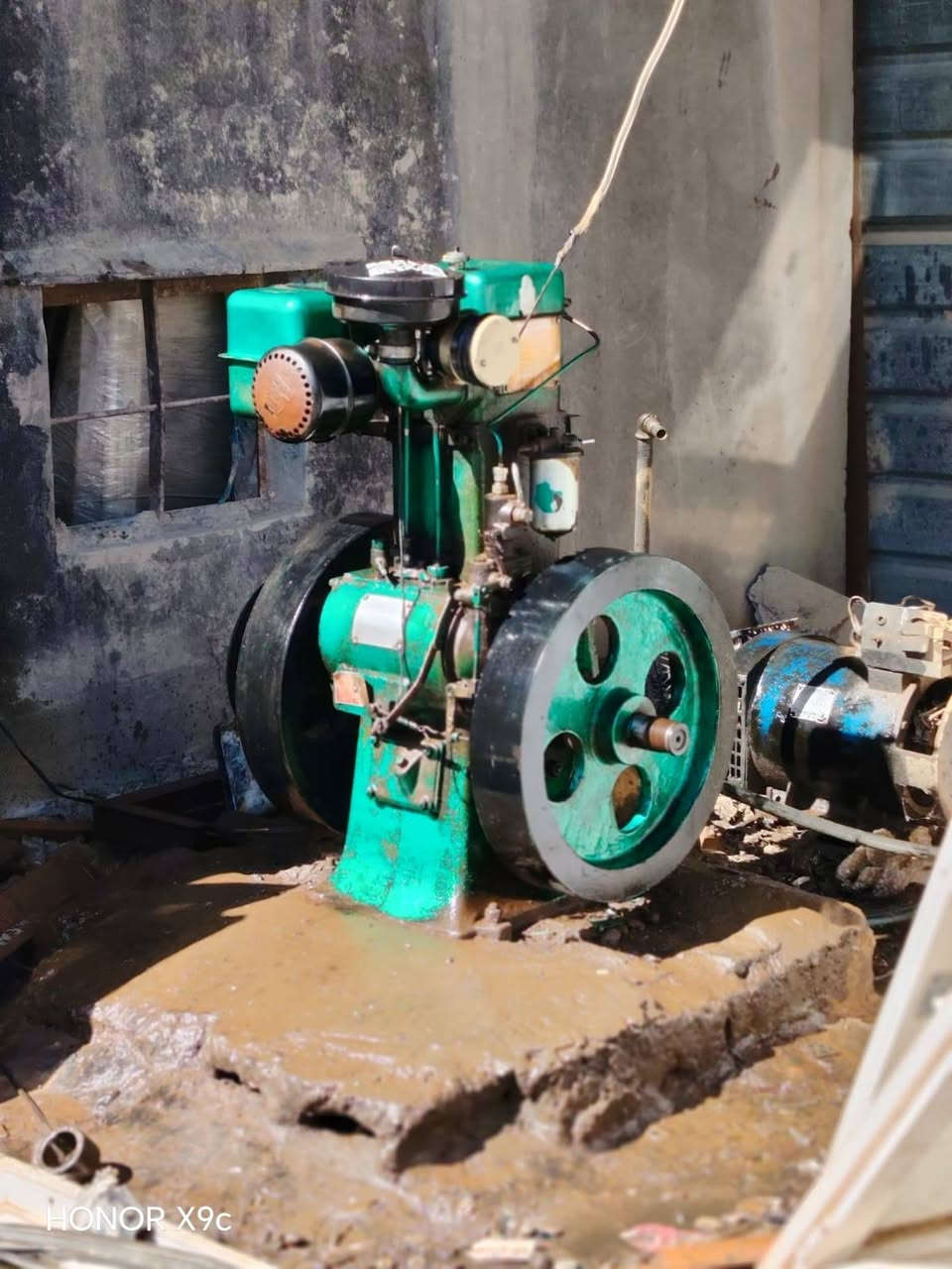 السلام عليكم
لستر للبيع نوع توب لاند شرط 
مشتغله شهرين فقط بعدها جديده  
مع دينمو كامل 
السعر 750 
للاستفسار اكثر اتصل ***********
