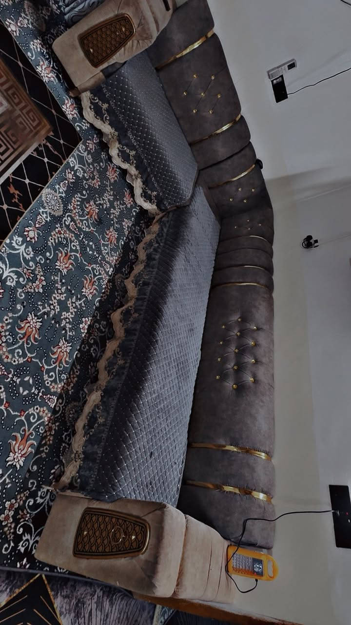 السلام وعليكم قنفات للبيع 
8 امتار 
السعر 200 وبيها مجال 
الرقم ***********
