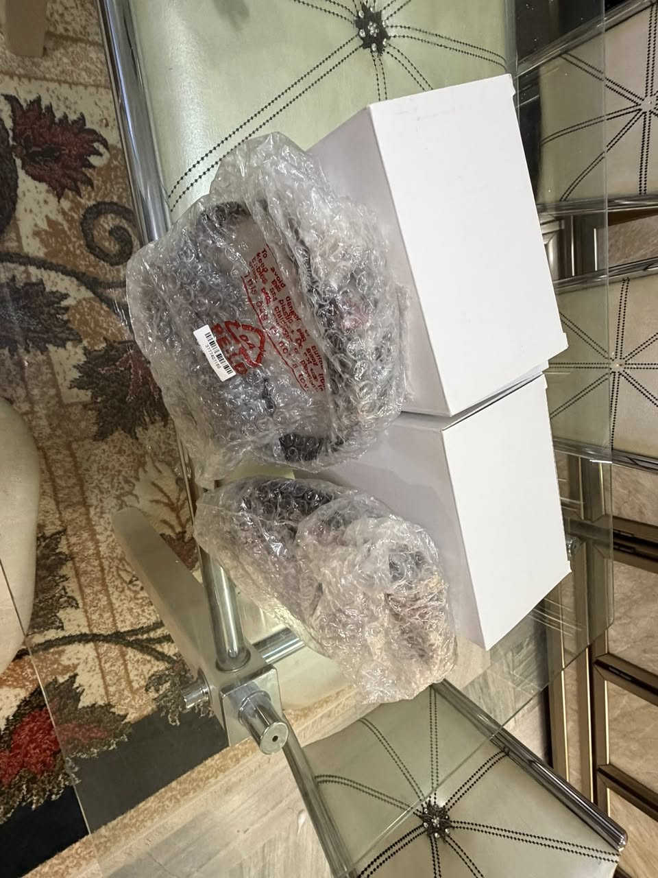 السلام عليكم سماعات لاندكروز اصليه لللبيع مال موديل ٢٠٢٤ جديده غير مستخدمه  رقم الهاتف ***********سعرها ١٣٠ الف
