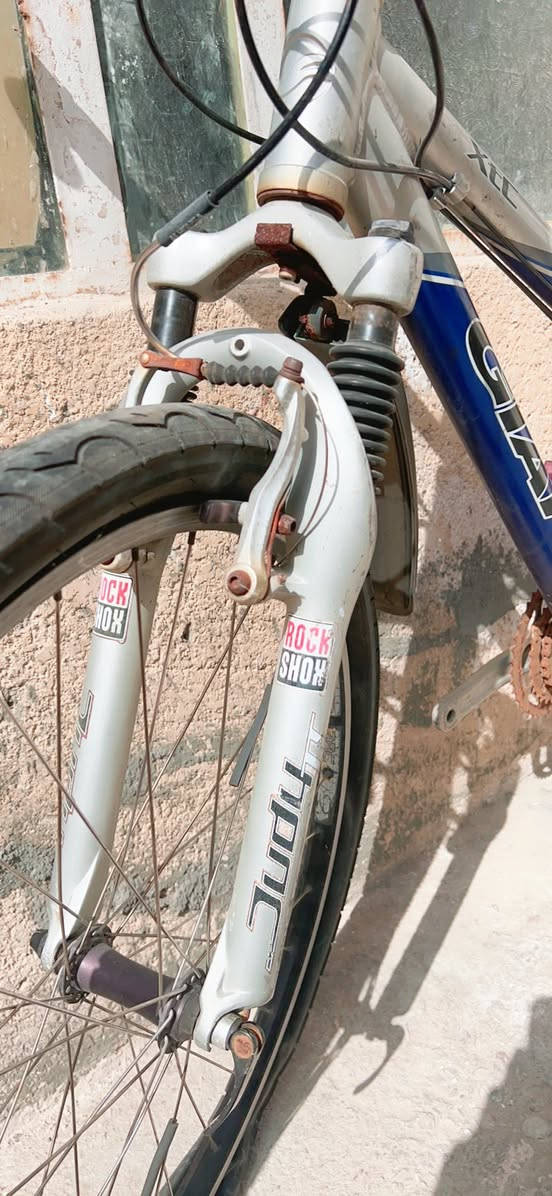 السلام عليكم
بايسكل جاينت
ماركه غنيه عن التعريف
رمبه غير مستعمل بالعراق فول نظافه
***********
