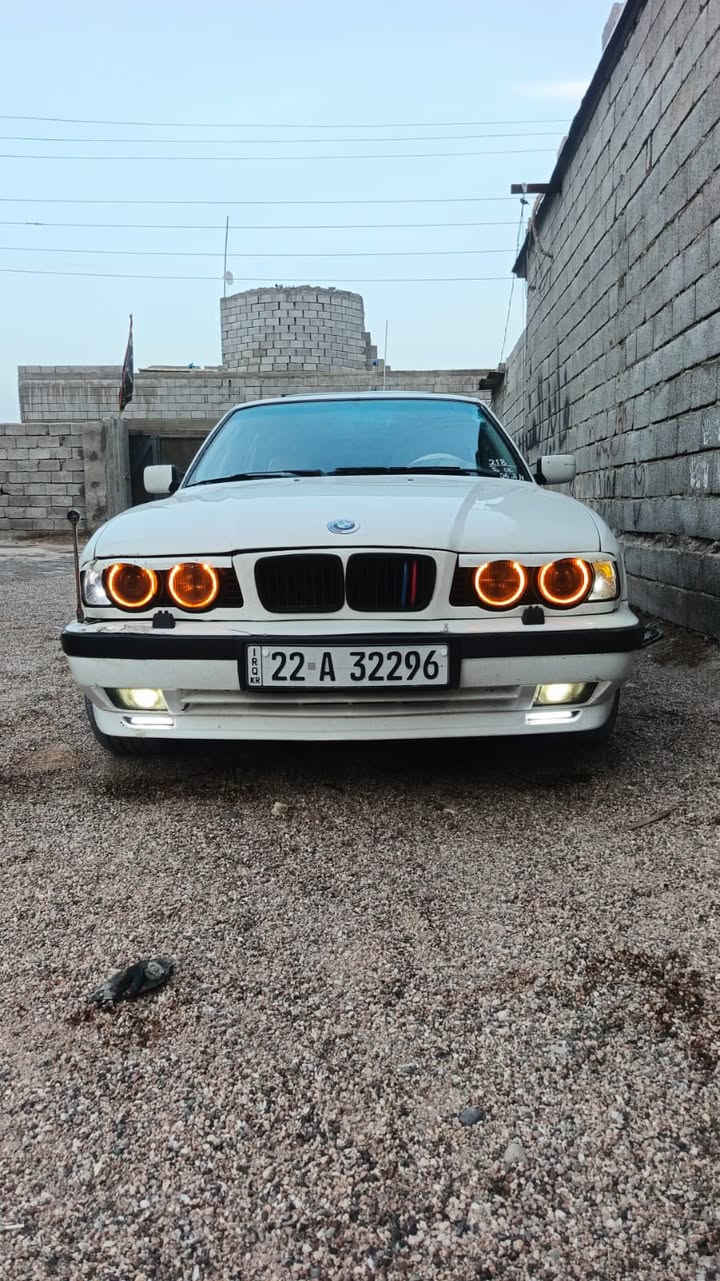 سلام عليكم BMW /520 كفاله من صبغ وضربه  كير ومكينه جدد كير عادي حداديه قبل سبوع شاده ويل M كهرباىيات كله شغاله تبريد ويه سويج منضومت مال مضخم  صوت  سياره ما نقصه الف جاهزه ع آخر حبابه رقم أربيل بسمي سنويه لل2031 كزوز رياضي 72 وبيه مجال مكان البصره 
***********
