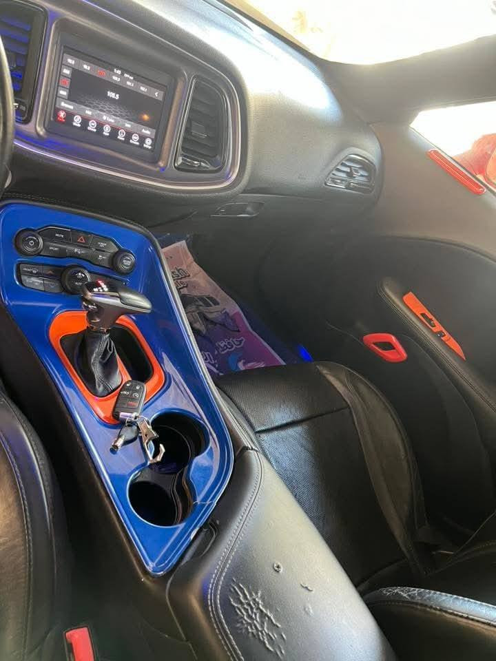 السلام عليكم
للبيع دوج جالنجر 2022 اصل 
 لون مميز اورنج
 فئه سياره GT 
ضرر جاملغ وبنيد بيهه صبغ 4قطعه وتبديل فخذه وشاصي
 تصليح درجة اولى 
كير ومكينه كفاله 
رقم بغداد بأسمي تحويل مباشر
 مواصفات GT معروفه
 فول عده فتحه 
سياره كامله وما ناقصهه شي
 مكاني بغداد الدوره حي الصحه 
 السعر 125  قفل قفل  
رقمي ***********
