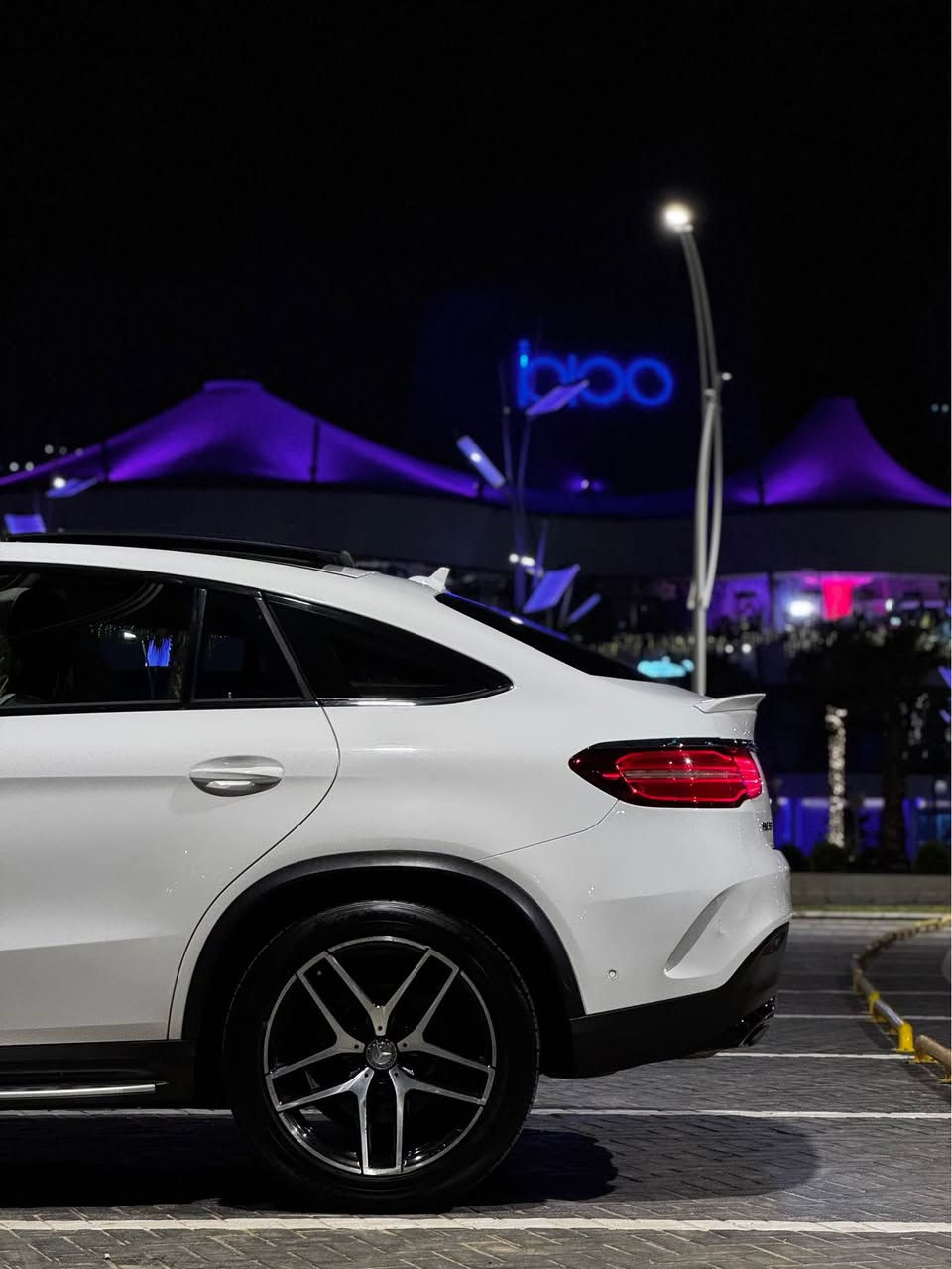Mercedes GLE 43 AMG 2016 BCM VIP 
مرسيدس جي ال اي 43 اي ام جي فوللل 1على 1 
سيارة نادرة و جميلة وكالة اربيل BCM شركة 
بدون قطرة صبغ دعامي ل دعامي مكفول 
گير محرك كله شرط مكفول 
محرك 3000 v6 توين توربو گير 9 غيارات ملتي كلج 
مواصفات معروفة 
سيارة بس بيه مكانين بي دي ار 
سعر سيارة مناسب 3 شدات 20 ورقة مجال 
بس بيع 32,000$ 
مكان سيارة اربيل شارع اربعين معرض بيار حميد
للستفسار *********** واتساب 
مع تحياتي 🤍 أربيل, العراق
