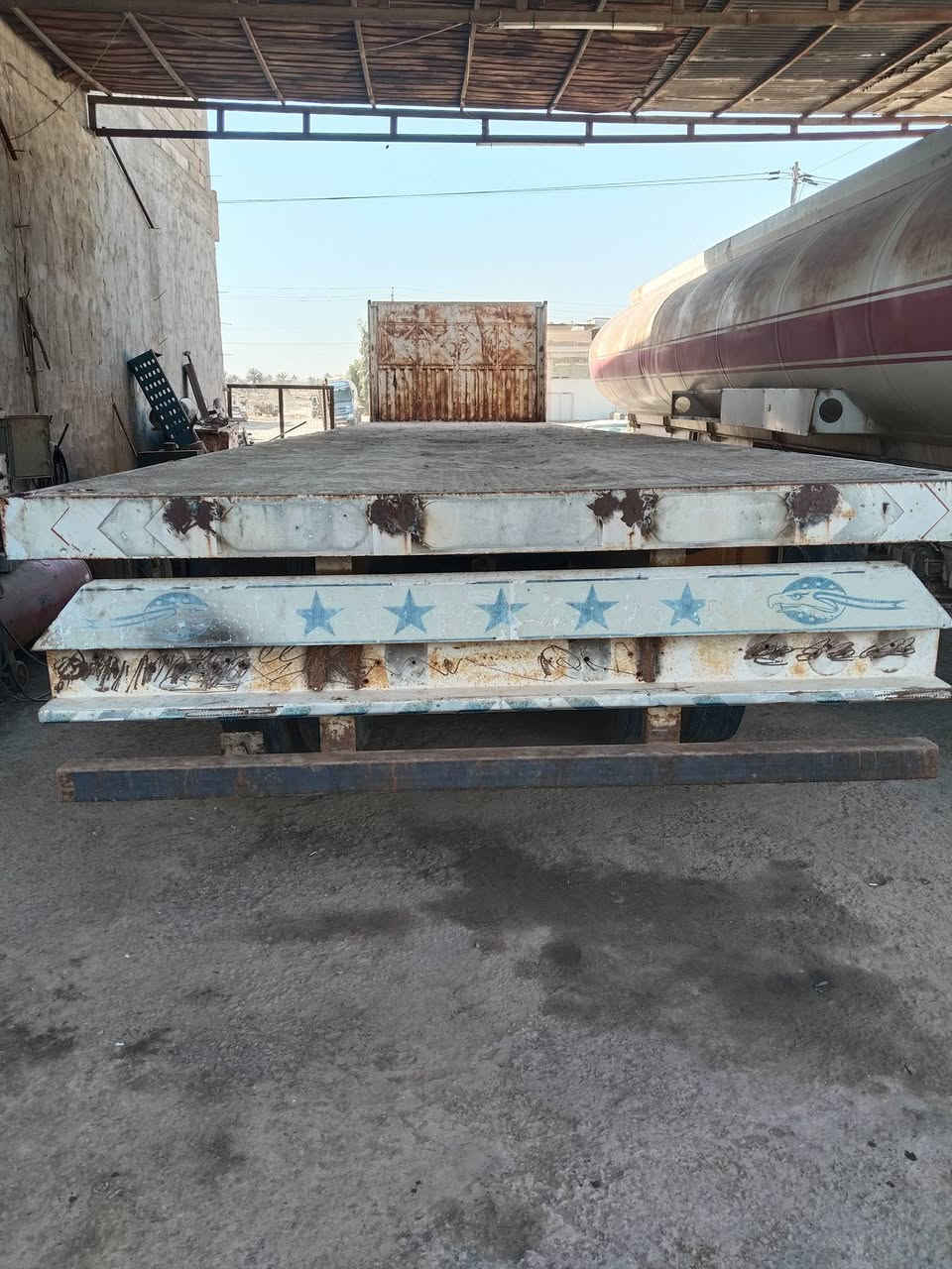 عربانه للبيع حداديه الطول 12 ونص شاصي 16 مكفول ثلاث محاور دناكير مدور 13عنوان حله شارع 80 اتصال ***********
