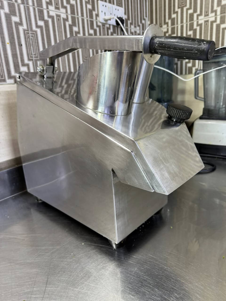 السلام عليكم قطاعه خضار 🥒 للبيع 
درجه أولى باب اول  الثقيل قيم واخذ بل ما يرضي الله نضافه 75%


**إذا كنت صاحب هذا الإعلان وتريد حذفه لأي سبب، رجاءا أرسل رسالة إلى الدعم الفني**