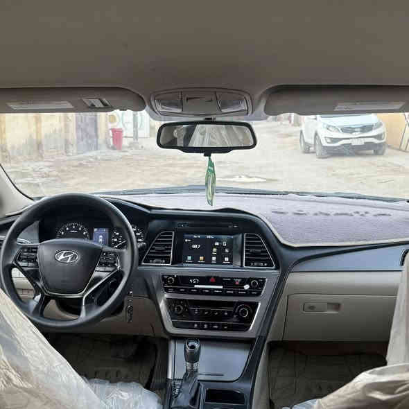 سوناته مديل ١٧ سياره كشرها حلو لا شخوط ولا تكشير ولا جراد مكينه وكير مكفولات تحكم ستيرن جهتين ثلاث وضعيات قياده سبور ويكو وعادي شاشه جبيره بلاديه وكامره دواره غرفتها نضيفه كلش لايت زنون وكشفات زنون  تبريد ثلج تايرات وباتري جدد سياره مسويلها نانو سيراميك اصلي حداديه جديده صارلي يومين من سويتها 

السعر 122 

***********
