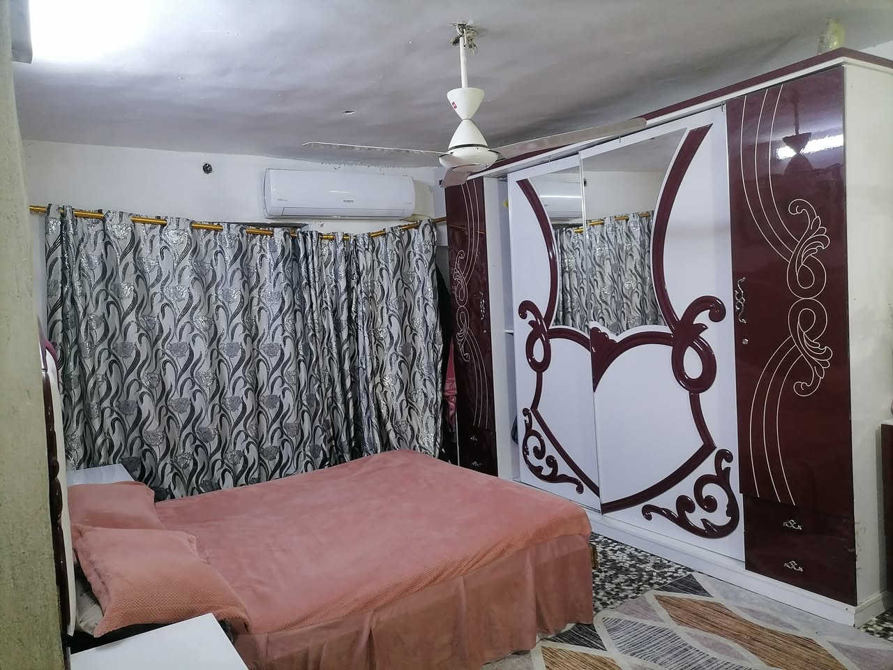 البيت البيع 150متر خاف جامع النور يم عباس الحجام على ساحه البيت الاتصال على الرقم ***********
