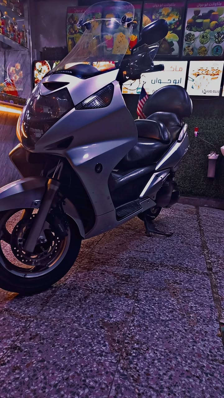 سلفر ونج للبيع مكفوله كفاله عامه 👉
مكينه (600) طياره بيه شلعه شك الكاع مكينه برغي ما مفتوح بيه لا نضوح لا تبخير مكينه بالجيس 
كفراته مكفوله دشبول نفخ ماشيه (42)  حقيقي لا ملعوب بيه ولا شي
استاند حساس✅️
جنطه مثلثه✅️
شاشه اصليه ضد المي✅️
جيبي اس بيه✅️
نشره خلفيه اصليه شاده با 50✅️
علم مال كولدن اصلي سعره 75 ✅️
الدراجه معليها لا طسه ولا شي ولا طخ من جوه ابد✅️
بانزين كله محسن ودهن امزويل دراجه مال بيت ما اطلع بيه ابد قليل وتجي وشوف نضافته بعينك احلى من الصور
السعر( 25) وبيه مجال قليل حك الجيه الشراي بي خير ويدلل عنوان البلديات رقم ***********
