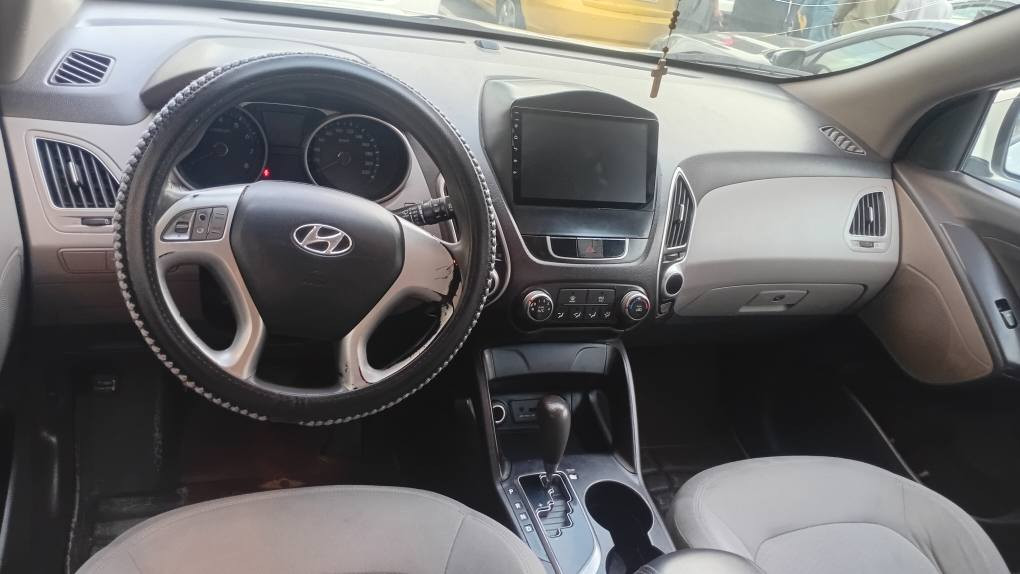 HONDY TUCSON..2013.2.0
#السياره: بيع او مراوس حسب القناعة . 

هواندي توكسان 
٢٠١٣ 
محرك + كير بشرط ٢٠ دوش 
السياره: بسمي شرط تحويل و الغرامات المرورية 
المواصفات :
شاشه وكامير 
تحكم ستيرن 
كشن جك 
 ويل كب فضي 
اشاره فى مراه 
#السعر : ١٤٨ $ بيها مجال 
#الاتصال: *********** _ ***********
#العنوان: الموصل _ الحمدانية . الحمدانية, نينوى
