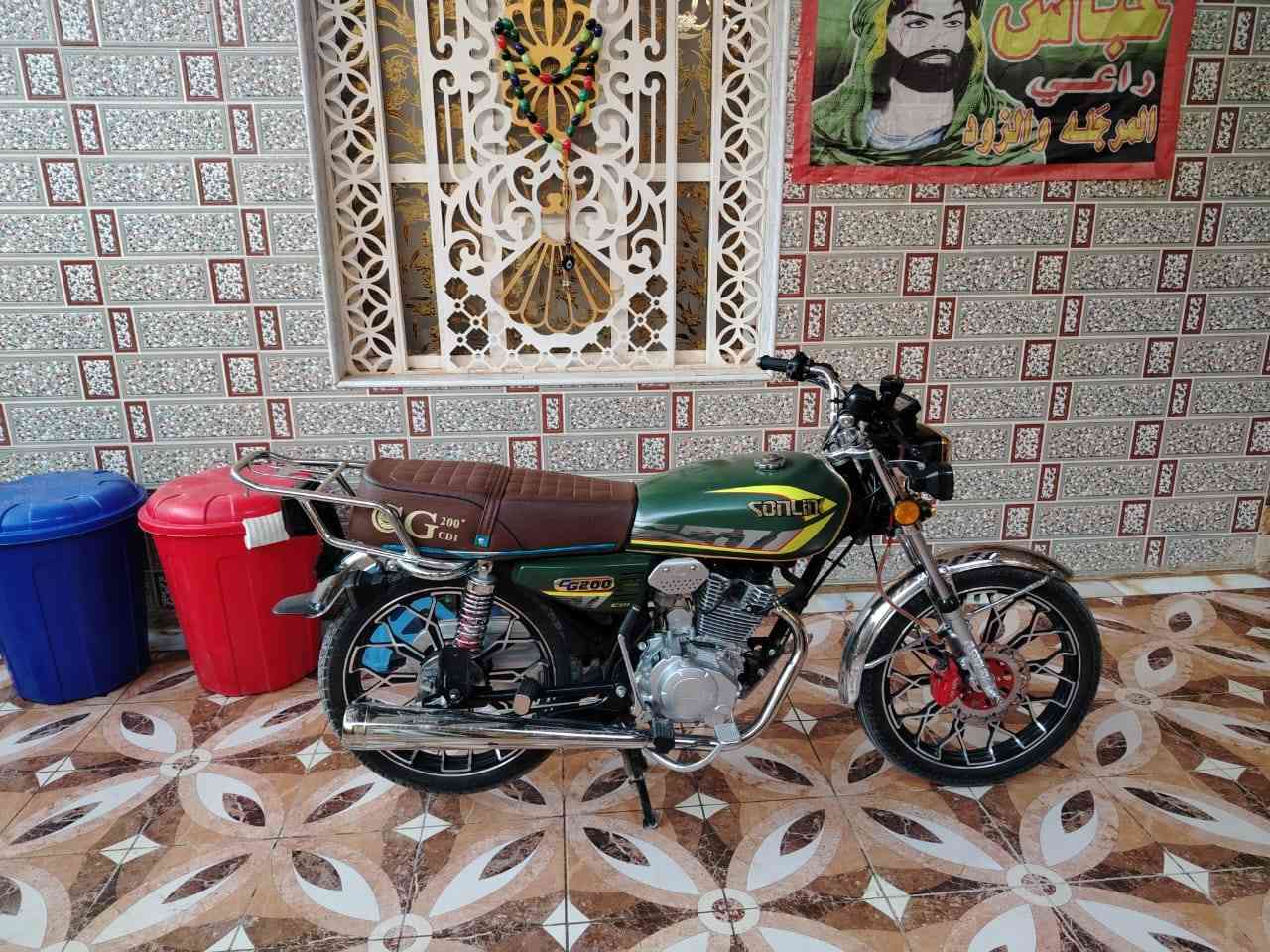 السلام عليكم دراجه سيفان خمسه كير 
اوراق سكنر 2024 مكينته 200
الدراجة كفاله شوفت عينك ماشيه 4000
السعر 850
شطره
رقم ***********
