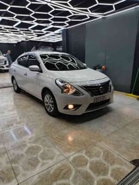 اللسلام عليكم للبيع نيسان سني  2023فول مواضفات  ١ كشنات جلد احمر بلادي...