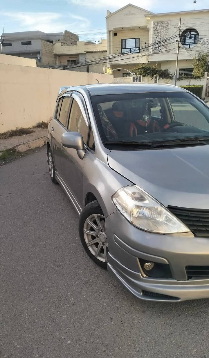 نيسان فيرسا 2009 
السياره مال بيت نظيفة حيل مثل ما موضح بالصور 
رياضية شبابيه  كامله ماتصرف عليها 
ماشيه 125
تواير جديده مع ويل كاب وباتري جديد
تحكمات استيرن جهتين 
رقم اجنبي وتحويل مباشر  وكابون بانزين
تبريد ثلج بصمه تحكم صندوق وابواب وجامات كهرب
لايتات زنون
شاشه لمس وكاميرات امامي خلفي مع حساس
بيها صبغ قطعتين الجاملغ الي بصف السائق والبونيد 
موقعها الموصل  السعر / 85$ بيها مجال قليل 
قبل ما تخابر اقرأ المنشور وشوف الصورة زين 
الي مو شراي لا يخابر والبيع نقد فقط 
الاتصال بالرقم/. ***********
