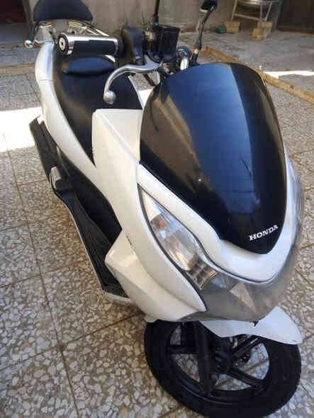 دراجه للبيع  سعر مليون و200 مكان لبلديات شارع لمصرف الظباط رقم لهاتف ***********
