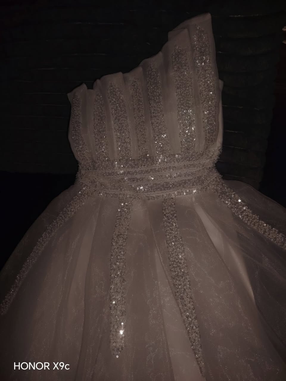 مرحبا بنات هذا الفستان وصيته بـ 80 الف وطلع قياسه ضيق عليه يلبس من٤٠ الى ٤٤ حتى قيطان بي وملابسته ابد طولة 90 لون ابيض يجنن باللبس 
اريده ب60 وبي مجال للي تريدة تراسلني او تكتب تعليق هنا🤍


**إذا كنت صاحب هذا الإعلان وتريد حذفه لأي سبب، رجاءا أرسل رسالة إلى الدعم الفني**