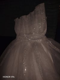 فستان • أبيض • مقاس ٤٠-٤٤