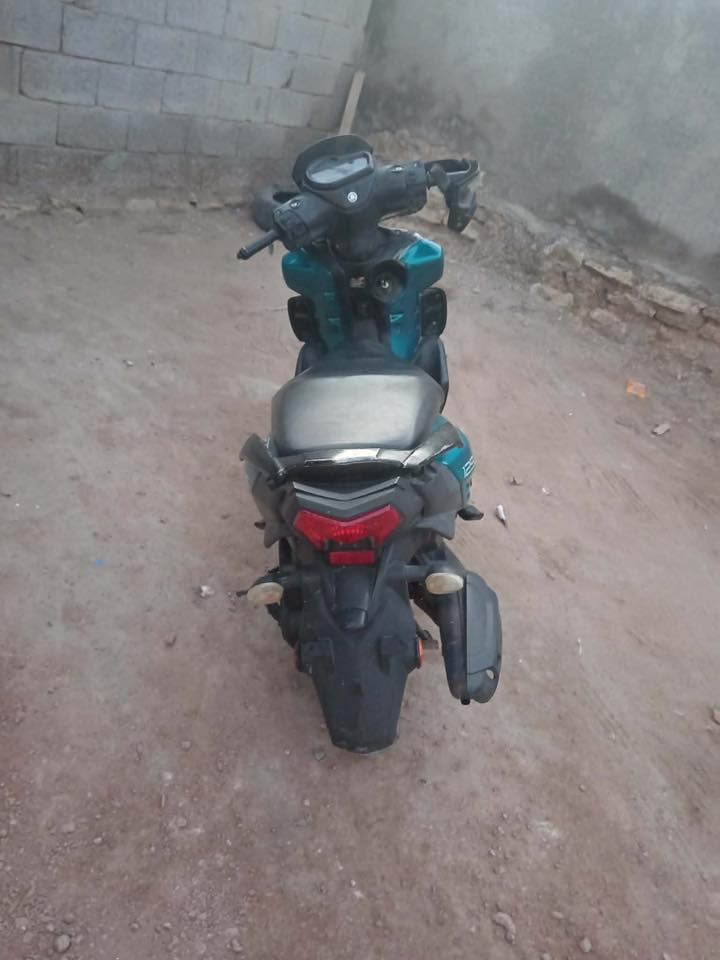 لبيع زت أر 21كلك  سعر 1200وبيه مجال ***********
