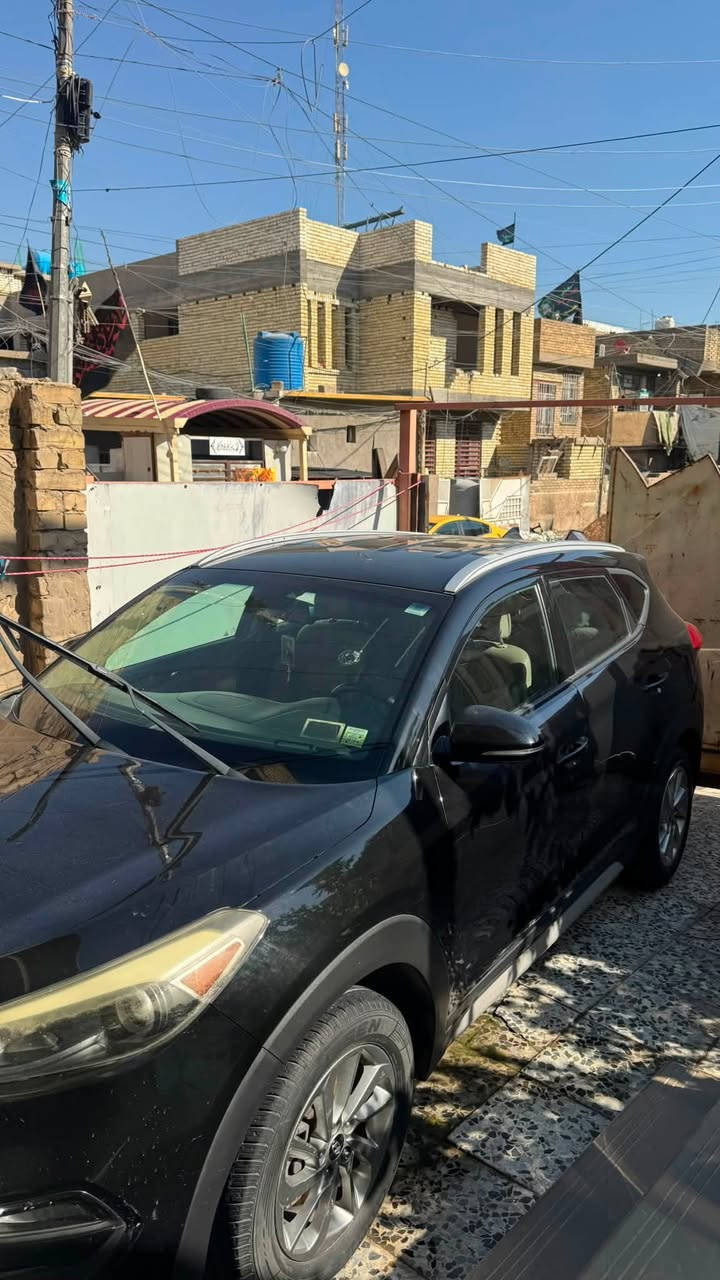 توسان ٢٠١٧ امريكي
حادث صندوك بدون ايرباك 
ماشيه ٩٦ الف 
فول مواصفات ماعده السقف 
بيهة بارد اباب خلف السايق
وشخوط عاديه 
معروضه ١٣٧
***********
