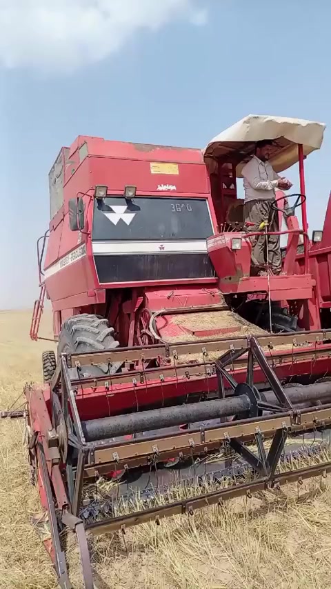 السعر 70 ورقە بیها مجال 
 مدیل 89 وضع شركه كلو شرط
کیر مکینە ب شرط  جاهزە
***********
***********
مکان قضاء بردەرش قریب موصل
