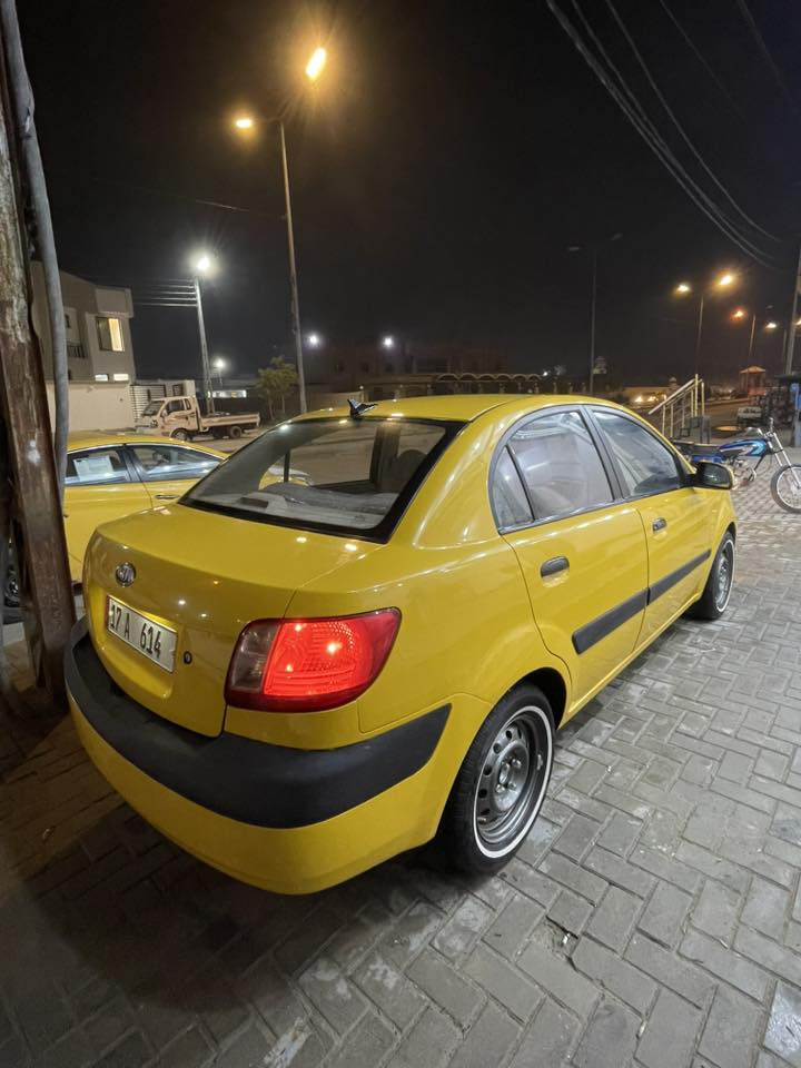 كيا ريو موديل ٢٠٠٧ مكفوله كفاله عامه كير اوتماتيك مكينه ١٦٠٠
باتري وتايرات جدد حداديه ٨٠بل ١٠٠ ب اسمي شخصيا مداور ثاني يوم سياره ماناقصه شي جاهزه 
سعر ٧٩ بيه مجال قليل 
مكان سياره سماوه
***********
