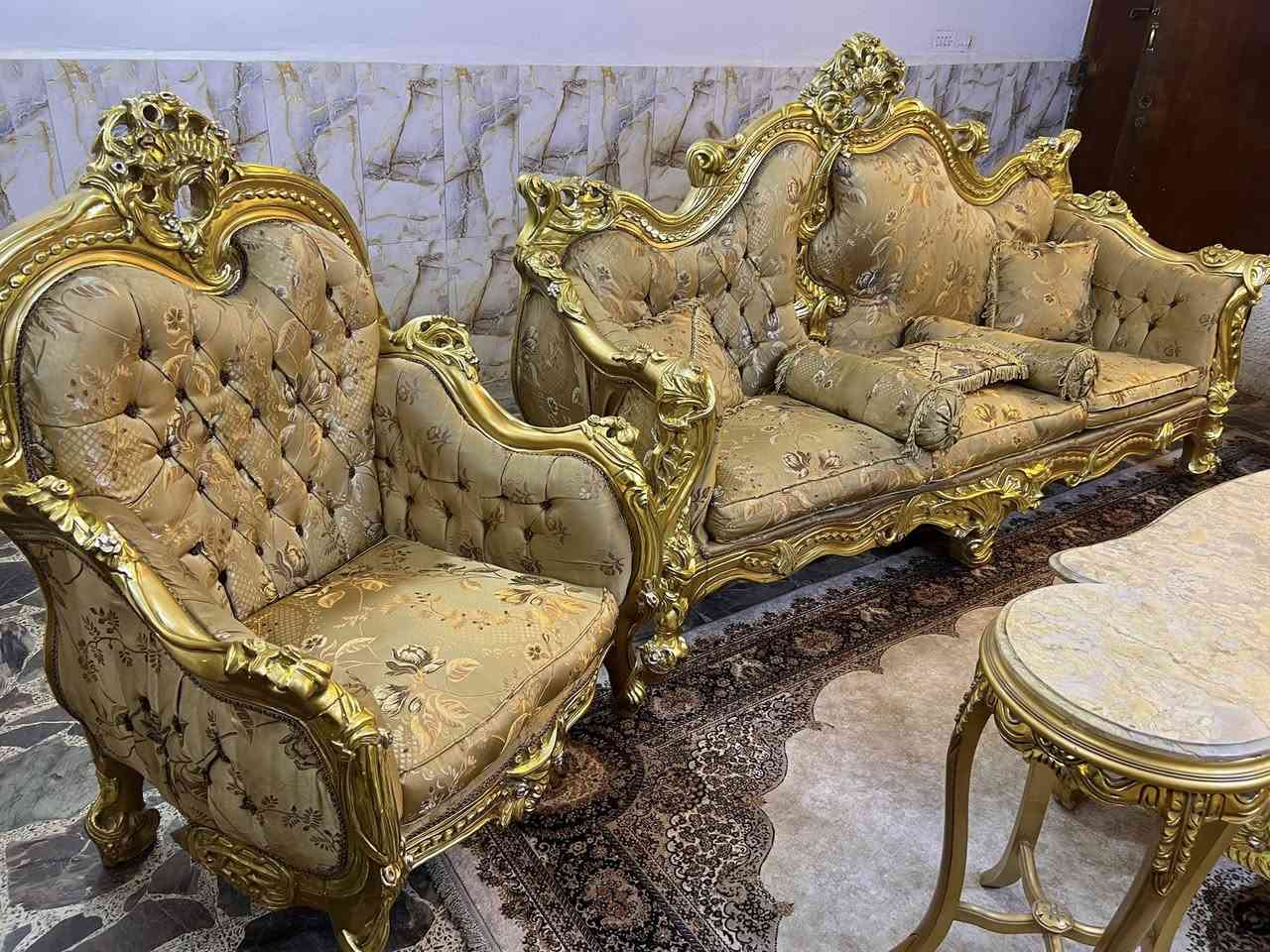 تخم ملكي مصري خشب زان عشر مقاعد مع طبلات مرمر نظيف جداً مكانه المنصور ***********
