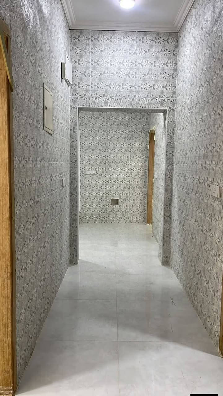 🏢 للإيجار – شقة طابق أول
✨ شقة جديدة وجبيرة ومرتبة جدًا، جاهزة للسكن مباشرة

تفاصيل الشقة:

استقبال 🛋️

غرفتين نوم 🛏️

صالة عائلية

مطبخ 🍽️

صحيات 🚿

منور

🏡 الشقة نظيفة وحديثة ومناسبة للعوائل

💰 سعر الإيجار: 

📍 الموقع: المنطقة (ام الخيل سوق العصري )

📞 للاستفسار: ***********
