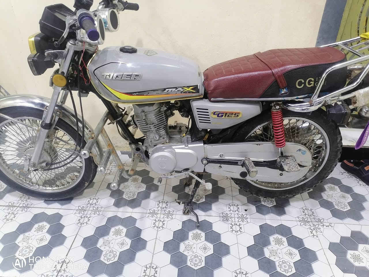 السلام عليكم دراجة تايكر 2019 محدثة محرك 21 تانكي كذالك للبيع او المراوس
السعر خاص
كهربائيات شغالة الأوراق موجودة يرادله ترتيب بسيط
♦️ ملاحظة الملحقات البيه غير داخلة ضمن الحساب
ستان دات  عدد 2 + درع +سماعة
سيباية الي يصير بيها نشرة
للاستفسار عن السعر الاتصال على الرقم
*********** او واتساب
