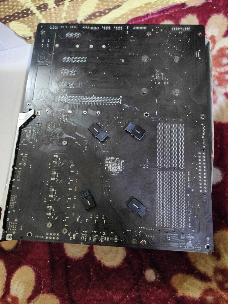 السلام عليكم شباب motherboard gigabyte b550 gaming x v2 ATX  طبعاً مابيها ستوك الي يتركب عليي المبرد مال المعالج ف اني سويتله ستوك وشديته  بس شباب البورده حجمها چبير يعني تأكد من الكيس إذا ردت تشتريها  وراح انطيك وياها مبرد هوائي بدال الستوكه اذا معالجك من 5600x او اقل كافي عليي هذا المبرد عندك 3 حلول من ناحية التبريد مثل ما كتلك يا اما تبقى على المبرد الي راح ادزه وياها يصير وشغال وكلشي مابي يا إما تشتري مبرد أفضل واتأكد انو يجي بي ستوك او الحل الثالث وخاصة إذا چنت ببغداد راح تكدر تحصل الستوك مالتها وهي بدون كارتونه سعرها 110 بيها مجال بسيط 
شكراً ادمن


**إذا كنت صاحب هذا الإعلان وتريد حذفه لأي سبب، رجاءا أرسل رسالة إلى الدعم الفني**