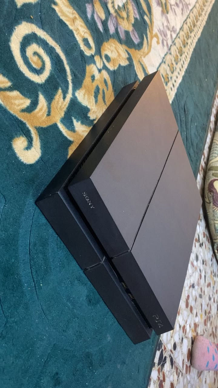 � للبيع PlayStation 4 (نسخة Fat الأصلية)

جهاز نظيف ويشتغل تمام
✔️ وياه يد أصلية
✔️ وياه أقراص ألعاب

السعر: 220 ألف  للجادين فقط

📍 الجهاز مجرّب قدام المشتري
📩 للمهتمين مراسلة خاص


**إذا كنت صاحب هذا الإعلان وتريد حذفه لأي سبب، رجاءا أرسل رسالة إلى الدعم الفني**