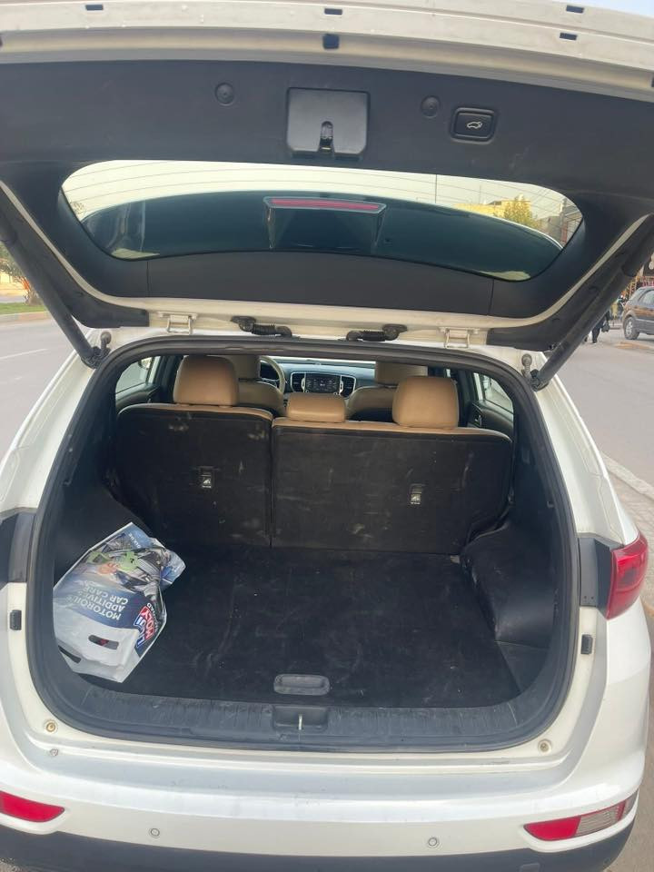 السلام عليكم
للبيع كيا سبورتج ٢٠١٨ خليجي مكفوله من صبغ بيه بارد بل جاملغ بسيط رقم بغداد مميز مشروع وطني بأسمي تحويل مباشر فقط السياره فول الفول 
مقاعد مخمل تطريز وجلد
سماعات ستريو jpl
بنوراما
صندوك كهرباء
كشنات كهرباء
حساسات امامي خلفي +كامره دواره 
هند بريك دكمه
مرايه تعتيم
شاشه
درايڤ مود ٣ وضعيات
تحكمات ستيرين كل الجهات
تبريد قطعتين
اشاير بالمري
حساس عدادات
لد ابيض
محرك 2000 دوش المرغوب
وهوايه تفاصيل بعد
السياره كامله من كل النواحي تخم تاير جديد باتري جديد مناقصها اي شي 
السعر ١٩٠ $
تواصل ***********
