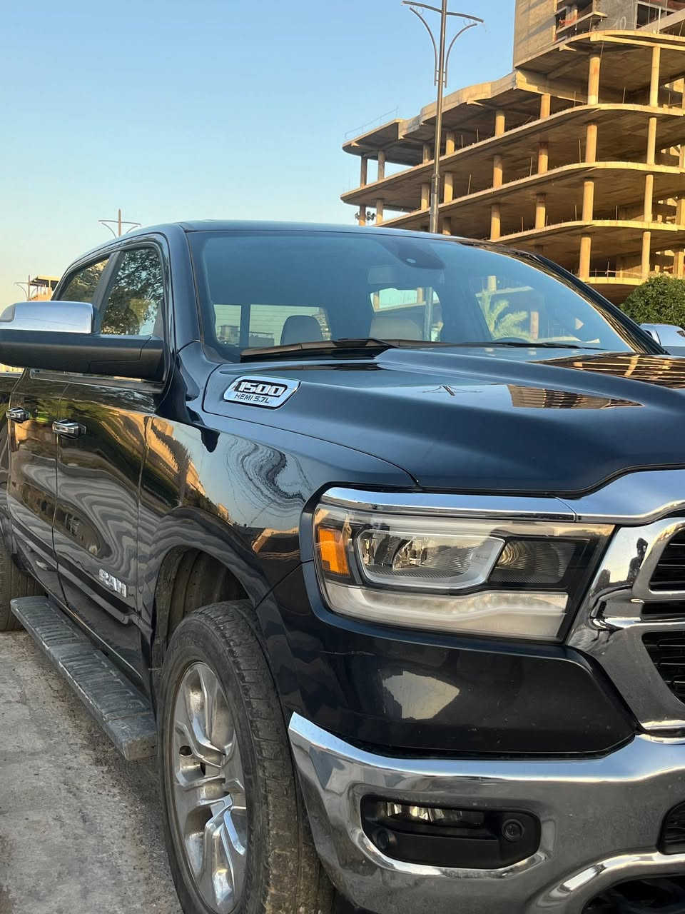 ‏رام BIGHORN للبيع موديل 2019 ( كلين تايتل )
‏بدون حادث يعني

‏باب طويل بدي قصير 

‏

‏- بانورما 

‏- رادارات بالمرأة 

‏- كشنات جلد ابيض

‏- كشنات امامية مع الستيرن تدفئة 

‏- 4×4 

‏- لايتات LED 

‏- دواسات 

‏ـ غطاء بدي 

‏- مرأة قلاب 

‏- كشافات ضباب 

‏

‏ماشية 78 الف ميل فقط وقابلة للزيادة 

‏

‏السعر29.400 وبيها مجال زين للشراي صدك 

الرقم :*********** مكان السيارة بغداد
