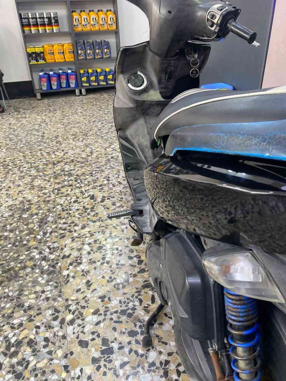 سلام عليكم دراجه GTR ياباني 📍
دراجه نضيفه وحلوه معدل ١١٠ كله شغال مابيه اي نقص 🫡
السعر ٦٥٠وبيه مجال حك الجيه مكان الحسينيه مال راشديه
التواصل عل رقم مو شراي لتعبني ***********📞
