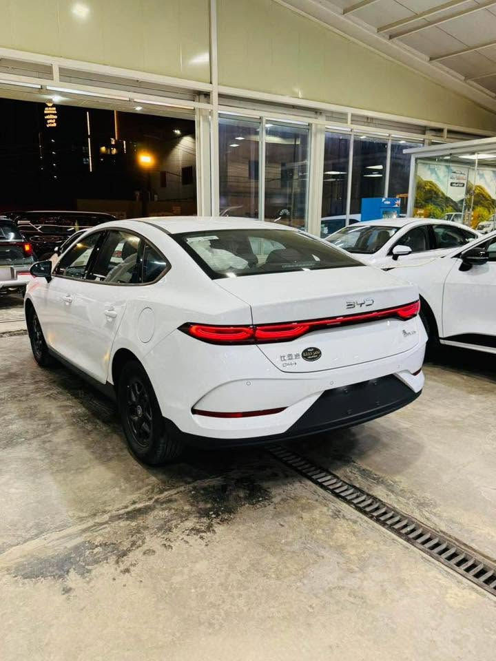 السلام عليكم  byd كن بلاص لون ابيض داخل جلد زيتوني  مرقمه بأسمي ماشيه 750 فقط زيروو حتى الماسحات بعده ممشدوده والشاحنه غير مستعمله منزل ع الشاشه البرامج وكامله السعر 19 و250  الف بغداد السيديه 
***********
