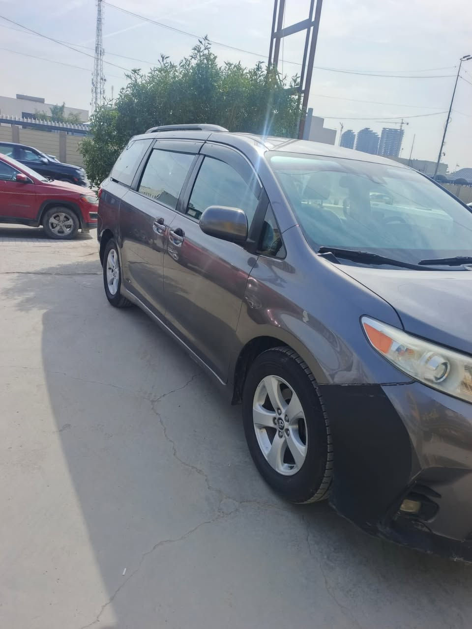 سلام عليكم تيوتا سينا موديل 20بسمي تحويل مباشر سياره8راكب مكينه سته سلندر بيبان كهربا  سعر المطلوب 210 وبيه مجال ***********
