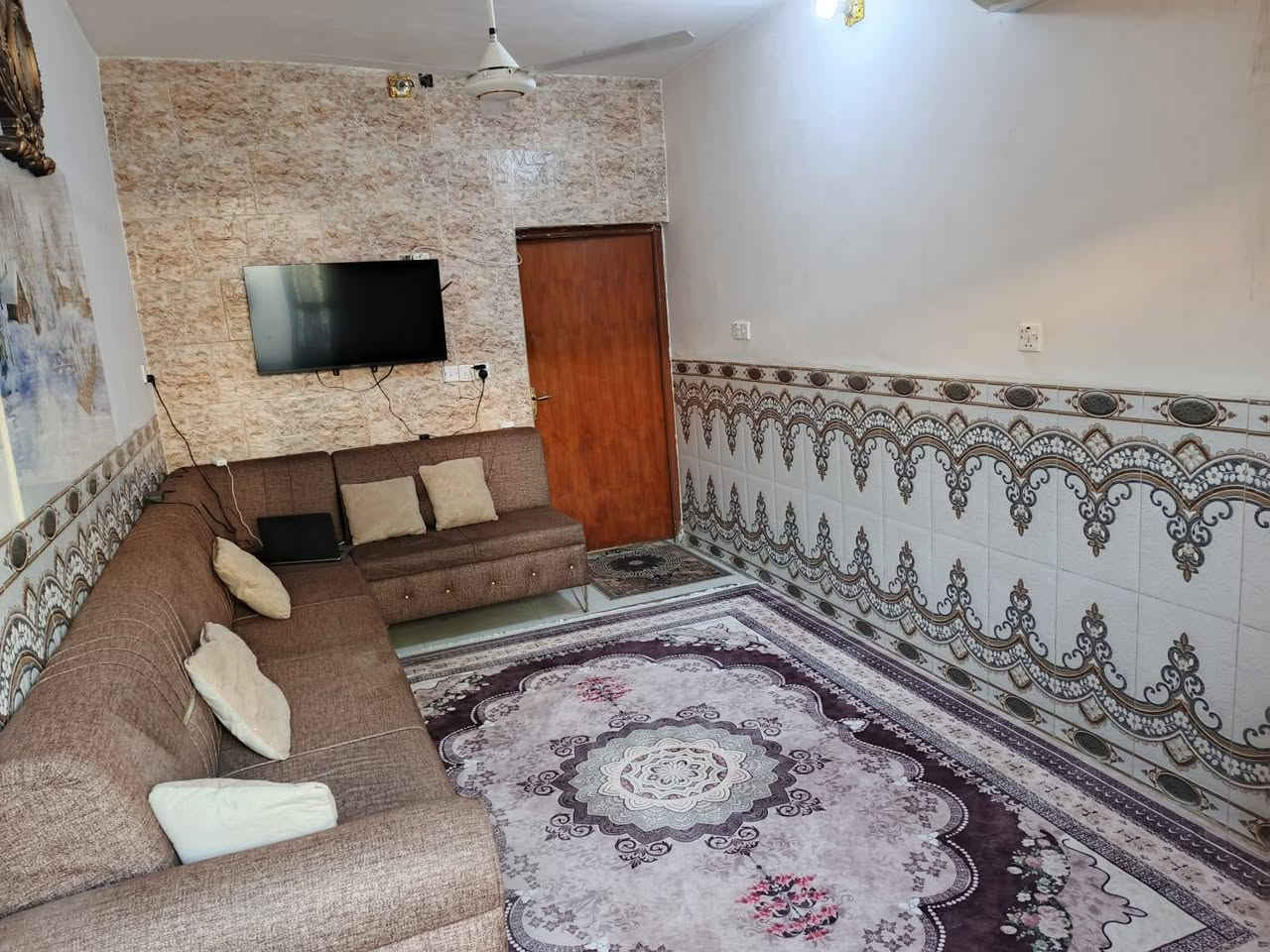 بيت للبيع في منطقة الشعب شارع عدن مقابل جامع الشروفي المساحة 90 متر الواجهة 4ونص و النزال 20
الطابق الأول غرفة و استقبال و حولي و خدمات و الطابق الثاني غرفتين نوم و خدمات و وسطحين مستقلات و بيتونة
للاستفسار رقم الهاتف
*********** واتساب
