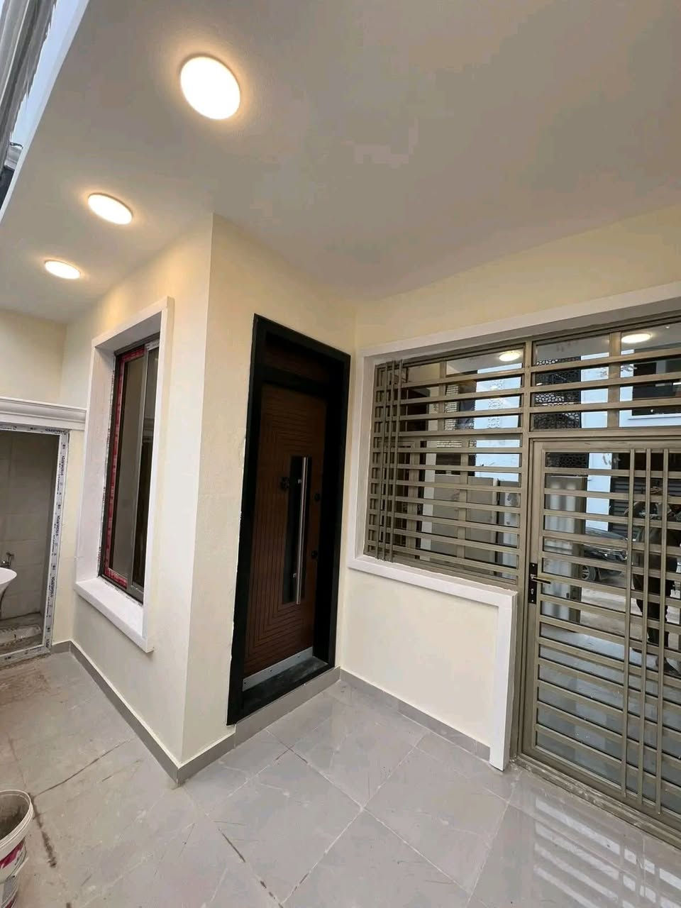 بيت للبيع
📐 المساحة: ١٠٠ متر
🏠 طابق واحد
يتكون من:
استقبال
مطبخ
صالة
غرفة نوم
صحيات عدد ٢ 
📍 العنوان: بغداد – الدورة – البوعيثة – مجمع السلطان الثالث
💰 السعر: ١٠٥ مليون 
📞 للاستفسار: ***********
💬 يوجد واتساب
