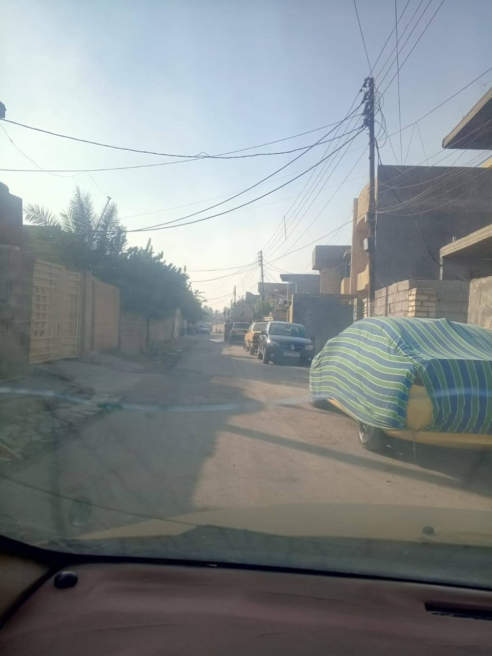 سلام عليكم. متاح بيت مساحة 120 متر. واجهة 5نزال 21  مناصفه. زراعي سند 25. +متوفر ماء مجاري كهرباء تبليط. عنوان كميرة. قرب صيدلية كميرة.  قرب السوق التجاري مقابيل مجمع المسك. فرع اسواق عم عم.
سعر 105 وبي مجال

***********
